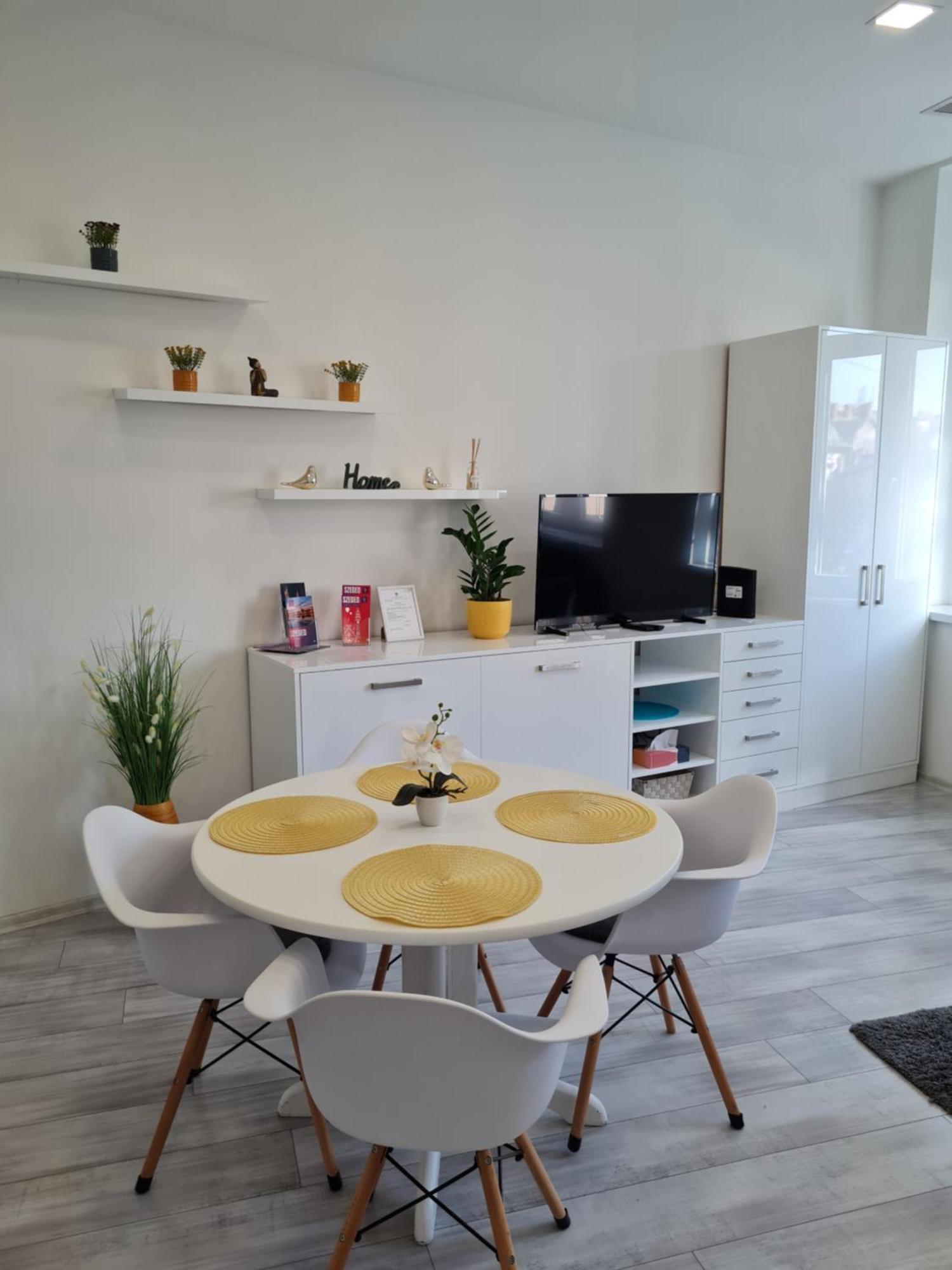 Napfeny Apartman Szeged Buitenkant foto